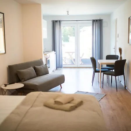 Hugos Design House Am Waldrand - Ruhig & Modern